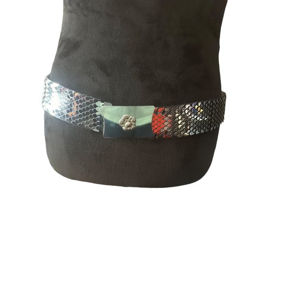 Vintage Silver Tone Fish Scale Stretchy Belt with Silver Buckle with Flower 34” - Picture 1 of 5